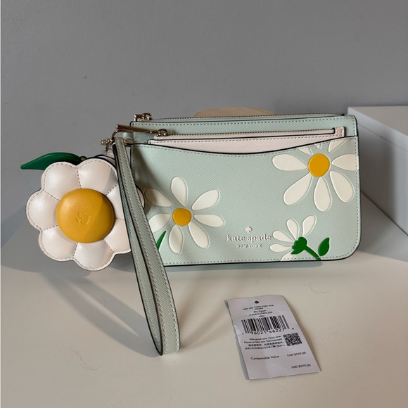 Kate Spade Day Tripper Triple Wristlet NWT - Picture 1 of 12